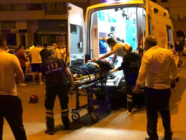 Motosiklet ile taksi çarpıştı: 1'i ağır 2 yaralı