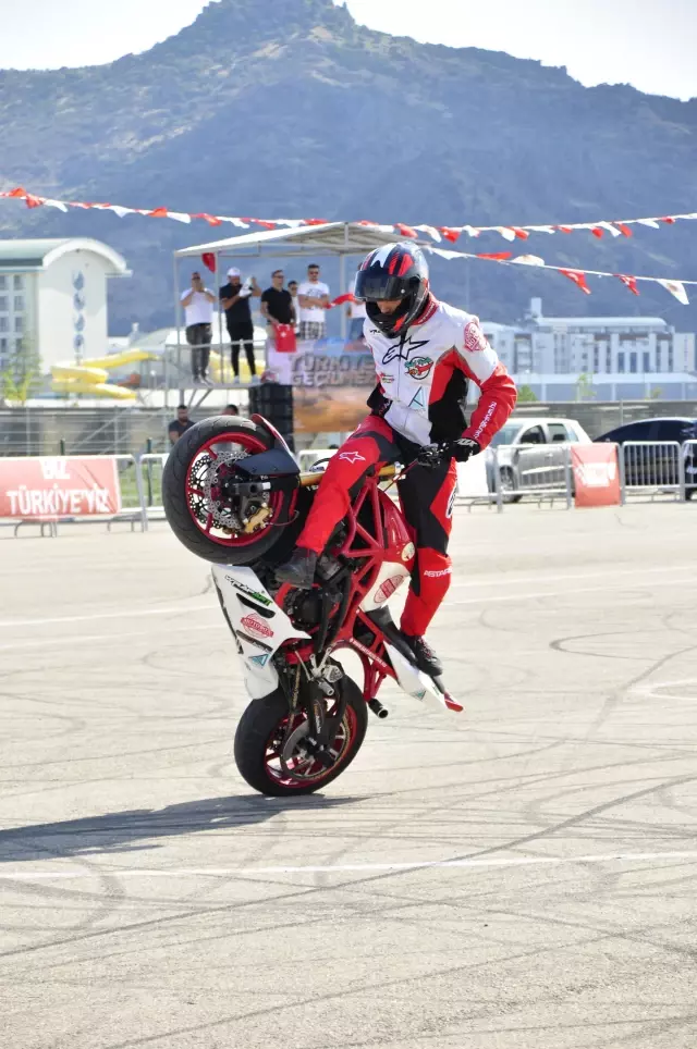 AFYONKARAHİSAR - Motosiklette Avrupa Akrobasi Şampiyonası'nda Balazs Herczeg birinci oldu