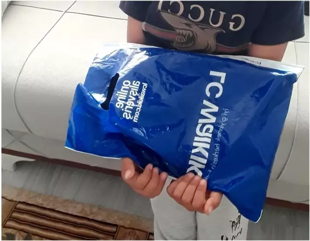Muşlu iş adamından kıyafet yardımı