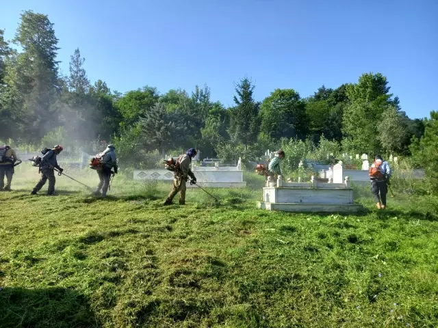 Ordu'da mezarlıklar bayrama hazır