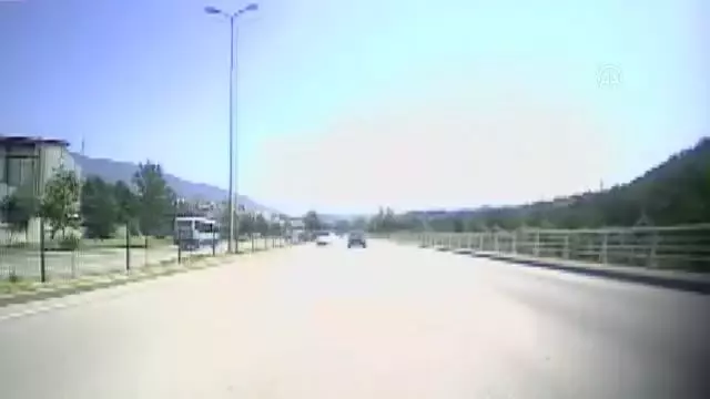 Son dakika haberleri... Otomobil devrildi: 5'i çocuk 6 yaralı Son dakika haberleri... Otomobil devrildi: 5'i çocuk 6 yaralı