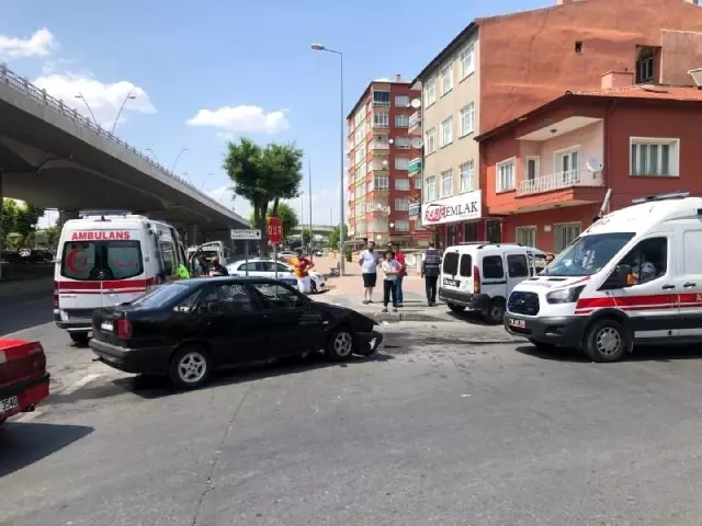 Otomobil ile hafif ticari araç çarpıştı: 5 yaralı