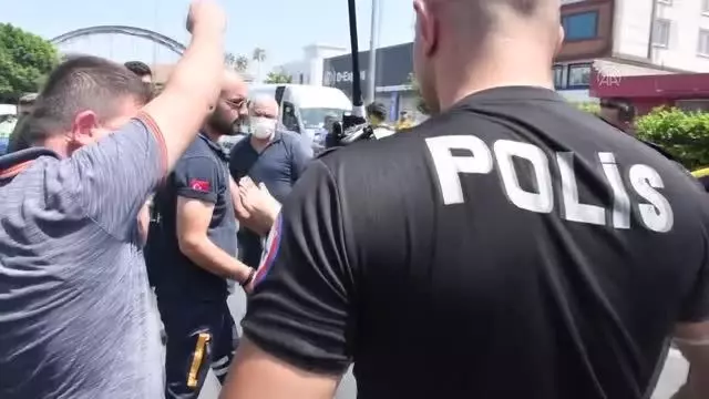 Otomobille çarpışan motosikletteki 2 yunus polisi yaralandı