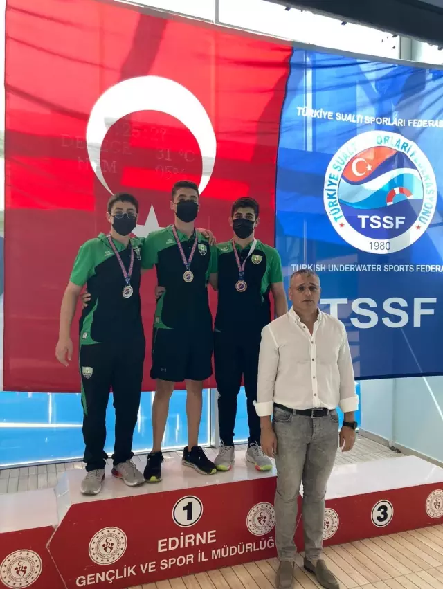 Paletli Yüzme Genç, Yıldız, Küçükler Demokrasi ve Milli Birlik Şampiyonası sona erdi