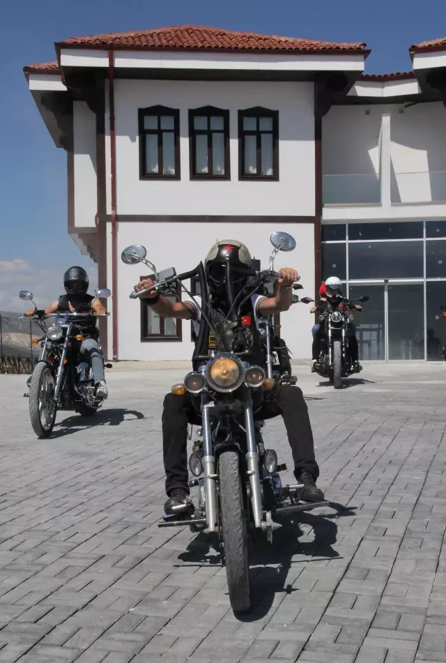 Power Riders Motosiklet Kulübü üyeleri Beypazarı'nda