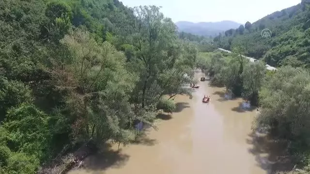Rafting tesislerinde bayram tatili yoğunluğu yaşanıyor