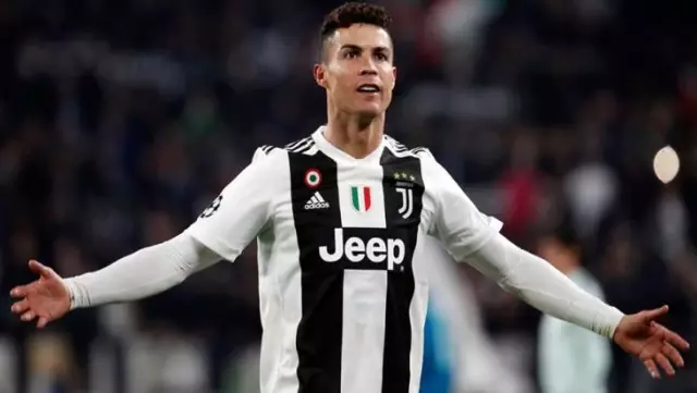 Juventus'taki geleceği merak konusu olan Ronaldo'dan esrarengiz paylaşım! Taraftarları heyecanlandırdı Juventus'taki geleceği merak konusu olan Ronaldo'dan esrarengiz paylaşım! Taraftarları heyecanlandırdı