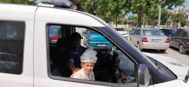 Son dakika haberleri! Bir çocuğun polis aracıyla gezme hayali sünnet düğününde yerine getirildi