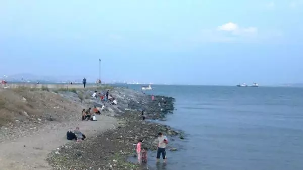 SAMATYA AÇIKLARINDA KAYBOLAN KİŞİYİ ARAMA ÇALIŞMALARINA ARA VERİLDİ SAMATYA AÇIKLARINDA KAYBOLAN KİŞİYİ ARAMA ÇALIŞMALARINA ARA VERİLDİ