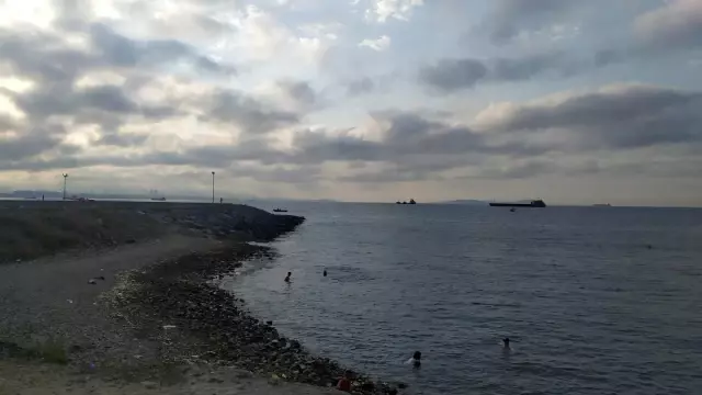 Samatya'da denizde kaybolan genç için bekleyiş sürüyor