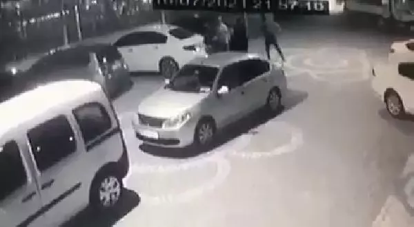 Son dakika haber... ŞANLIURFA'DA AVUKAT VE KARDEŞİNİN SİLAHLA ÖLDÜRÜLMESİ KAMERADA