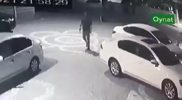 Son dakika haber... ŞANLIURFA'DA AVUKAT VE KARDEŞİNİN SİLAHLA ÖLDÜRÜLMESİ KAMERADA