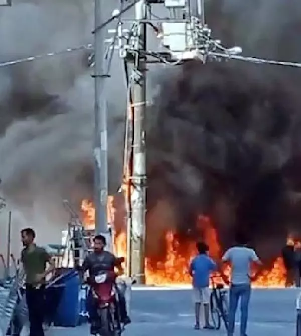 ŞANLIURFA'DA ELEKTRİK TRAFOSU PATLADI ŞANLIURFA'DA ELEKTRİK TRAFOSU PATLADI