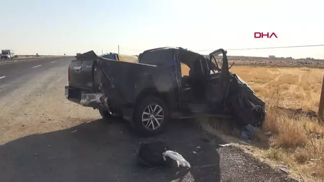 ŞANLIURFA'DA KAMYONET, ŞARAMPOLE DEVRİLDİ: 2 ÖLÜ, 3 YARALI ŞANLIURFA'DA KAMYONET, ŞARAMPOLE DEVRİLDİ: 2 ÖLÜ, 3 YARALI
