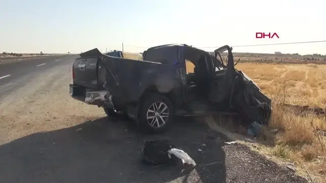 ŞANLIURFA'DA KAMYONET, ŞARAMPOLE DEVRİLDİ: 2 ÖLÜ, 3 YARALI