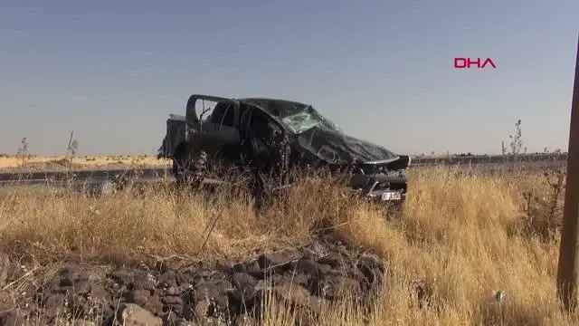ŞANLIURFA'DA KAMYONET, ŞARAMPOLE DEVRİLDİ: 2 ÖLÜ, 3 YARALI