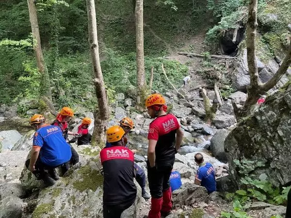 Son dakika haberleri | Şelalede ayağını kırdı, askeri helikopterle kurtarıldı