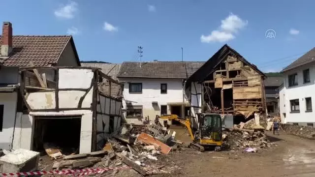 Selden en çok etkilenen şehirlerden Bad Münstereifel şehri görüntülendi Selden en çok etkilenen şehirlerden Bad Münstereifel şehri görüntülendi