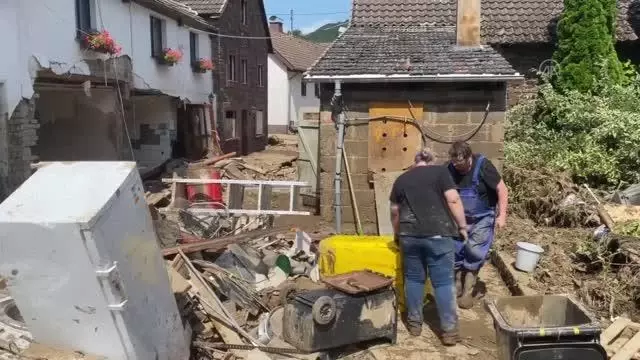 Selden en çok etkilenen şehirlerden Bad Münstereifel şehri görüntülendi