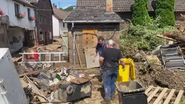 Selden en çok etkilenen şehirlerden Bad Münstereifel şehri görüntülendi