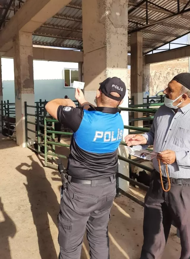 Son dakika haber: Siirt'te polis ekipleri, besicileri ve vatandaşları 'sahte paraya' karşı uyardı Son dakika haber: Siirt'te polis ekipleri, besicileri ve vatandaşları 'sahte paraya' karşı uyardı