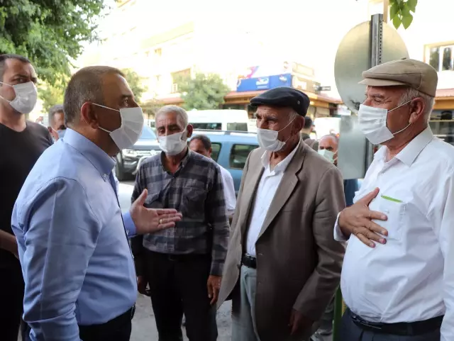 Vali Hacıbektaşoğlu ve İl Emniyet Müdürü Yılmaz, ikna ettiği vatandaşları aşı çadırına yönlendirdi