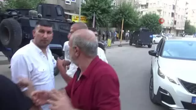 Son Dakika | Silahlı kavganın taraflarından gazetecilere saldırı kamerada Son Dakika | Silahlı kavganın taraflarından gazetecilere saldırı kamerada