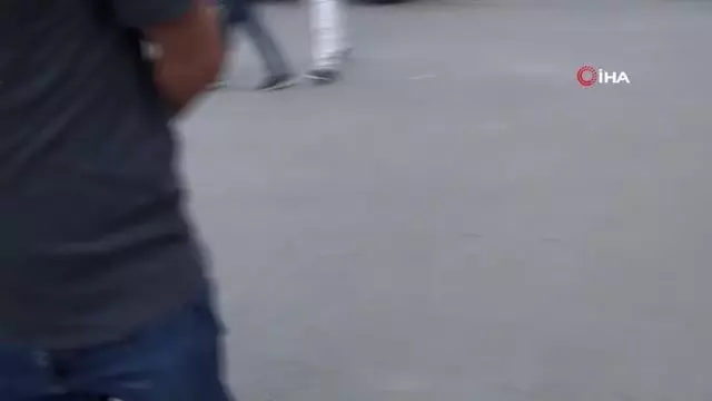 Son Dakika | Silahlı kavganın taraflarından gazetecilere saldırı kamerada
