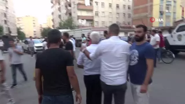Son Dakika | Silahlı kavganın taraflarından gazetecilere saldırı kamerada