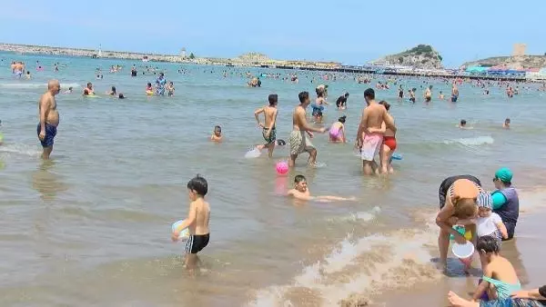 Şile plajlarında adım atacak yer kalmadı