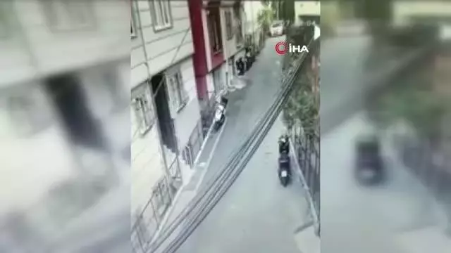 Şişli'de motosiklet hırsızlığı kamerada Şişli'de motosiklet hırsızlığı kamerada