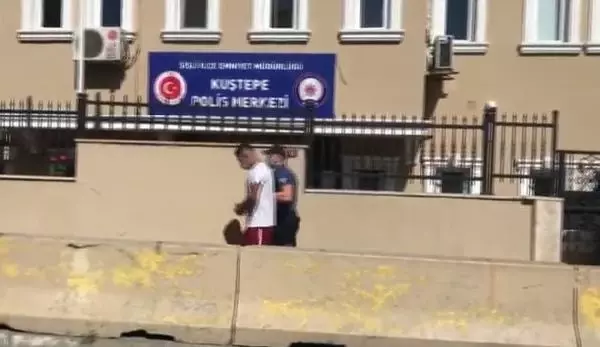 ŞİŞLİ'DE MOTOSİKLET HIRSIZLIĞI KAMERADA