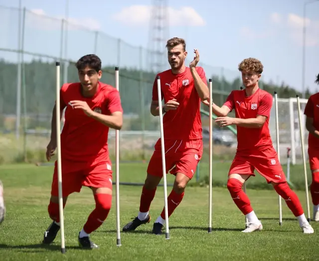 Sivasspor, Petrocub maçının hazırlıklarını Bolu'da sürdürüyor