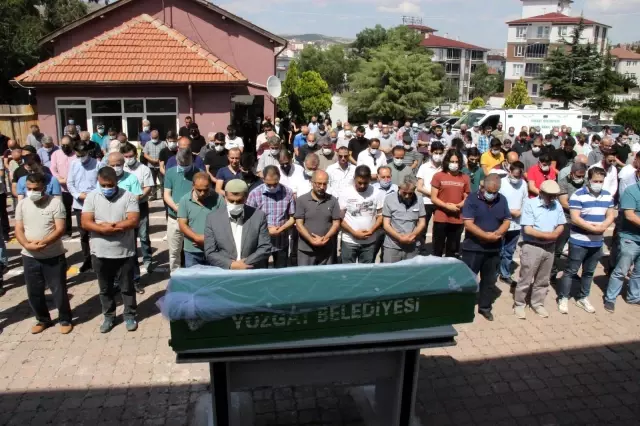Son yolculuğuna tabutu üzerinde duvağıyla uğurlandı