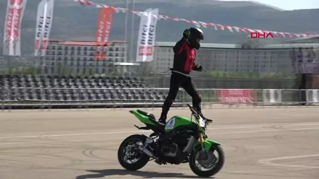 SPOR Motosiklette Avrupa ve Türkiye akrobasi şampiyonaları Afyonkarahisar'da yapıldı SPOR Motosiklette Avrupa ve Türkiye akrobasi şampiyonaları Afyonkarahisar'da yapıldı