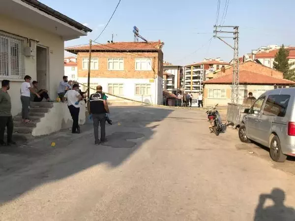Son dakika haber... TABANCAYLA ARKADAŞINI YARALADIKTAN SONRA İNTİHARA KALKIŞAN ŞÜPHELİYİ POLİS İKNA ETTİ