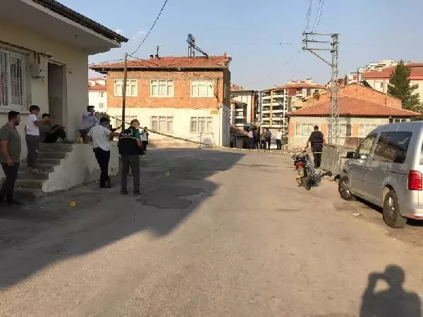 Son dakika haber... TABANCAYLA ARKADAŞINI YARALADIKTAN SONRA İNTİHARA KALKIŞAN ŞÜPHELİYİ POLİS İKNA ETTİ