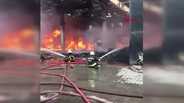TEKİRDAĞ'DA, GERİ DÖNÜŞÜM FABRİKASINDA YANGIN