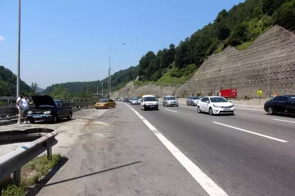 TEM'İN BOLU GEÇİŞİNDE AKICI BAYRAM YOĞUNLUĞU