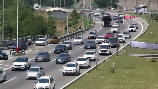 TEM'İN BOLU GEÇİŞİNDE AKICI BAYRAM YOĞUNLUĞU