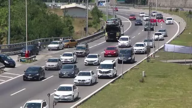 TEM'İN BOLU GEÇİŞİNDE AKICI BAYRAM YOĞUNLUĞU