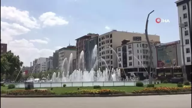 Son dakika: Termometreler 43 dereceyi gösterdi, kavurucu sıcaklar çocukları süs havuzlarına yönlendirdi