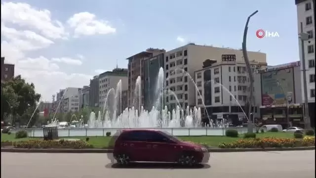 Son dakika: Termometreler 43 dereceyi gösterdi, kavurucu sıcaklar çocukları süs havuzlarına yönlendirdi