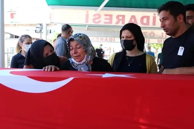 Antalya'daki trafik kazasında vefat eden polis memuru ile oğlunun cenazeleri defnedildi