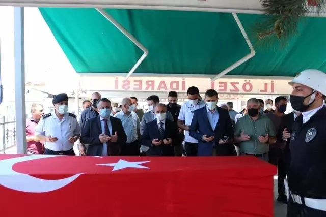 Antalya'daki trafik kazasında vefat eden polis memuru ile oğlunun cenazeleri defnedildi