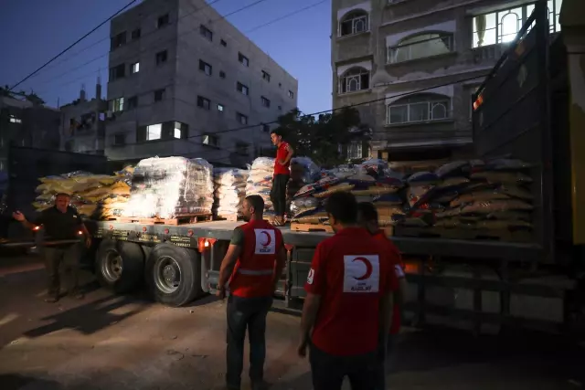 Türk Kızılay'dan Gazze'ye 10 tırlık insani yardım