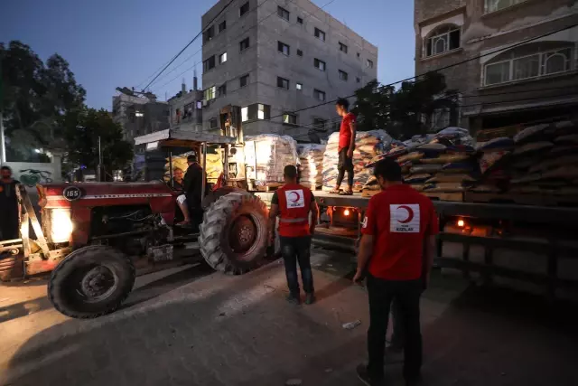 Türk Kızılay'dan Gazze'ye 10 tırlık insani yardım