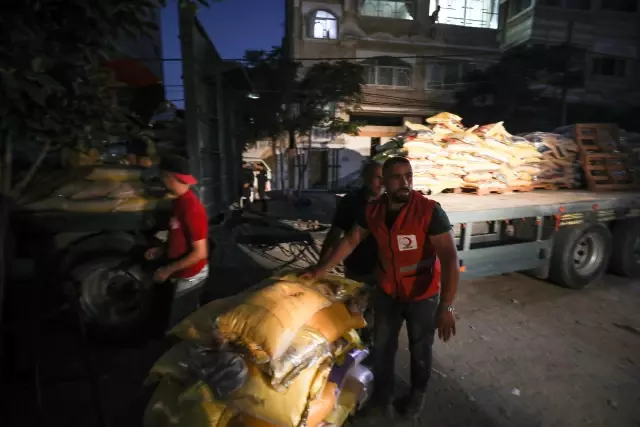 Türk Kızılay'dan Gazze'ye 10 tırlık insani yardım