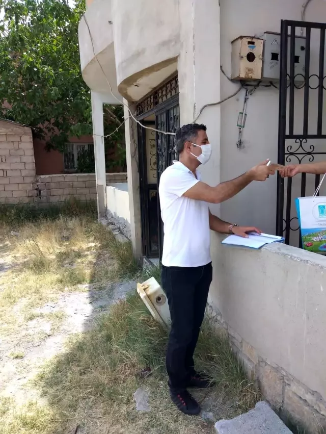Tuşba Belediyesinden dar gelirli ailelere bayram paketi