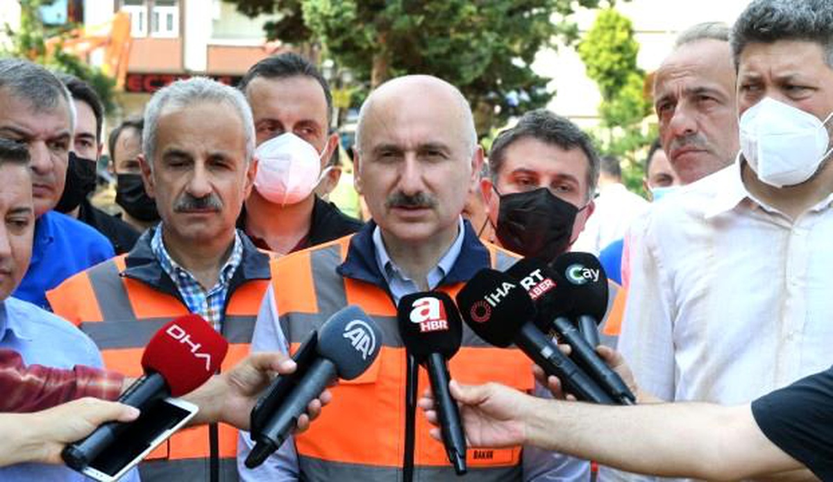 Son dakika haberi: Ulaştırma ve Altyapı Bakanı Karaismailoğlu, sel ve heyelan bölgesinde incelemelerde bulundu